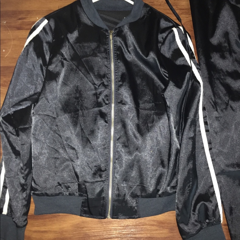 Jogging suit - Picture 4 of 5